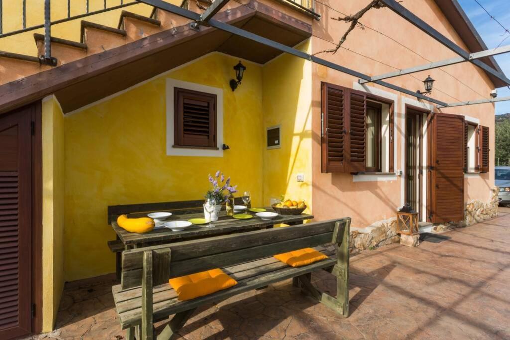 A Charming Country Cottage + Bikes And Kayaks Bosa Bagian luar foto