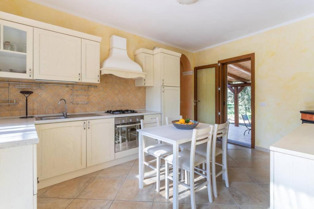 A Charming Country Cottage + Bikes And Kayaks Bosa Bagian luar foto